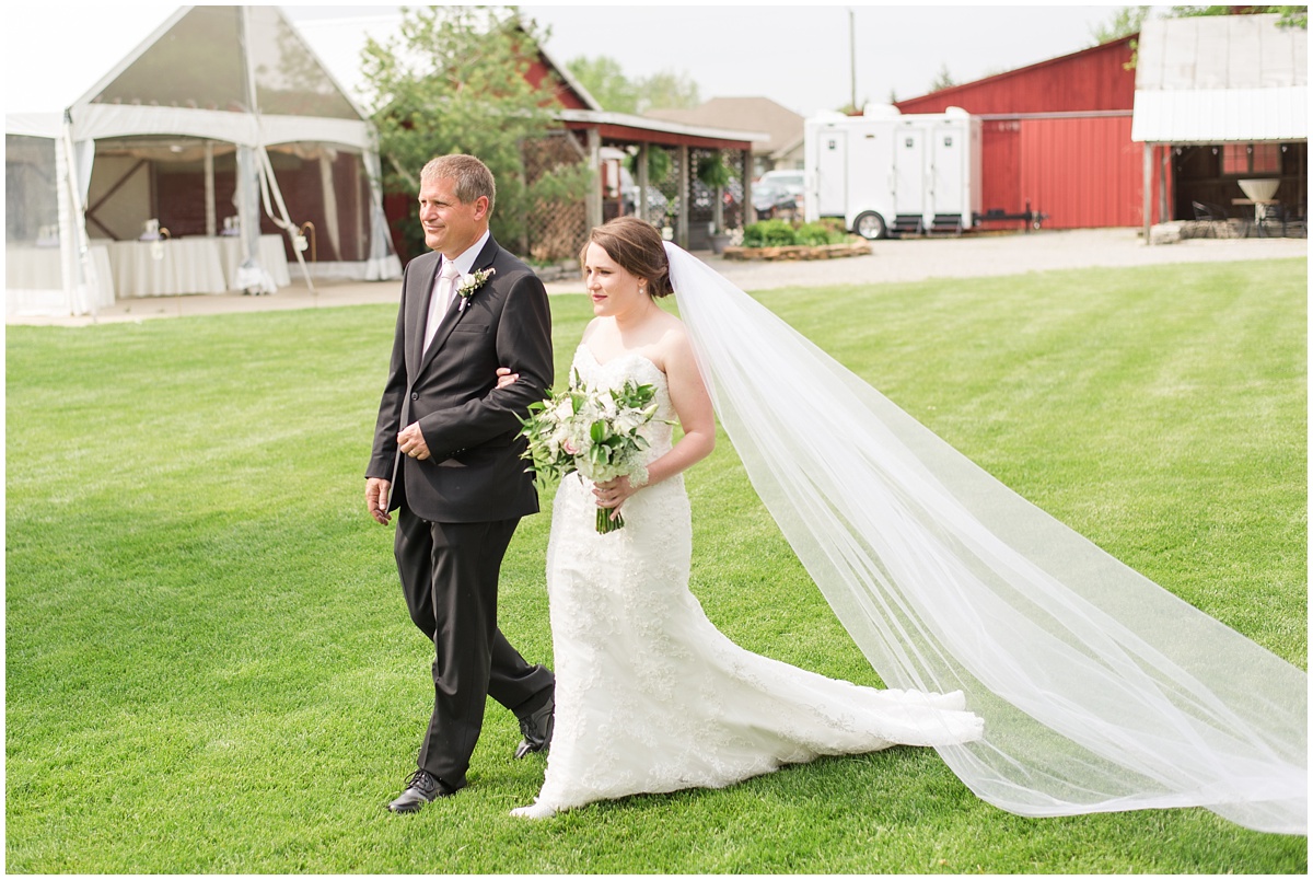 Simple Blush Barn Wedding at Crago Farms Columbus Ohio by Rachael Leigh Photography
