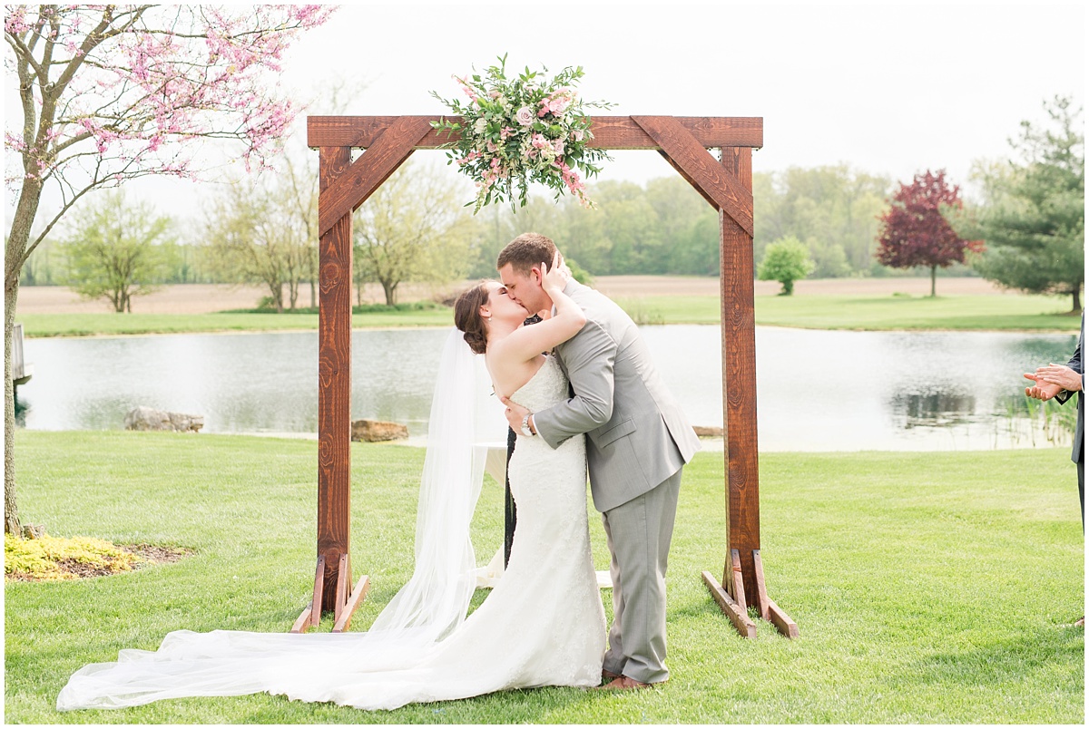 Simple Blush Barn Wedding at Crago Farms Columbus Ohio by Rachael Leigh Photography