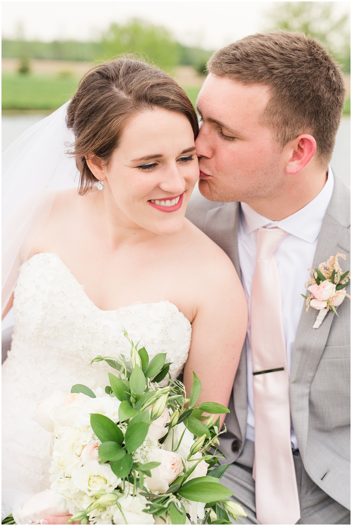 Simple Blush Barn Wedding at Crago Farms Columbus Ohio by Rachael Leigh Photography