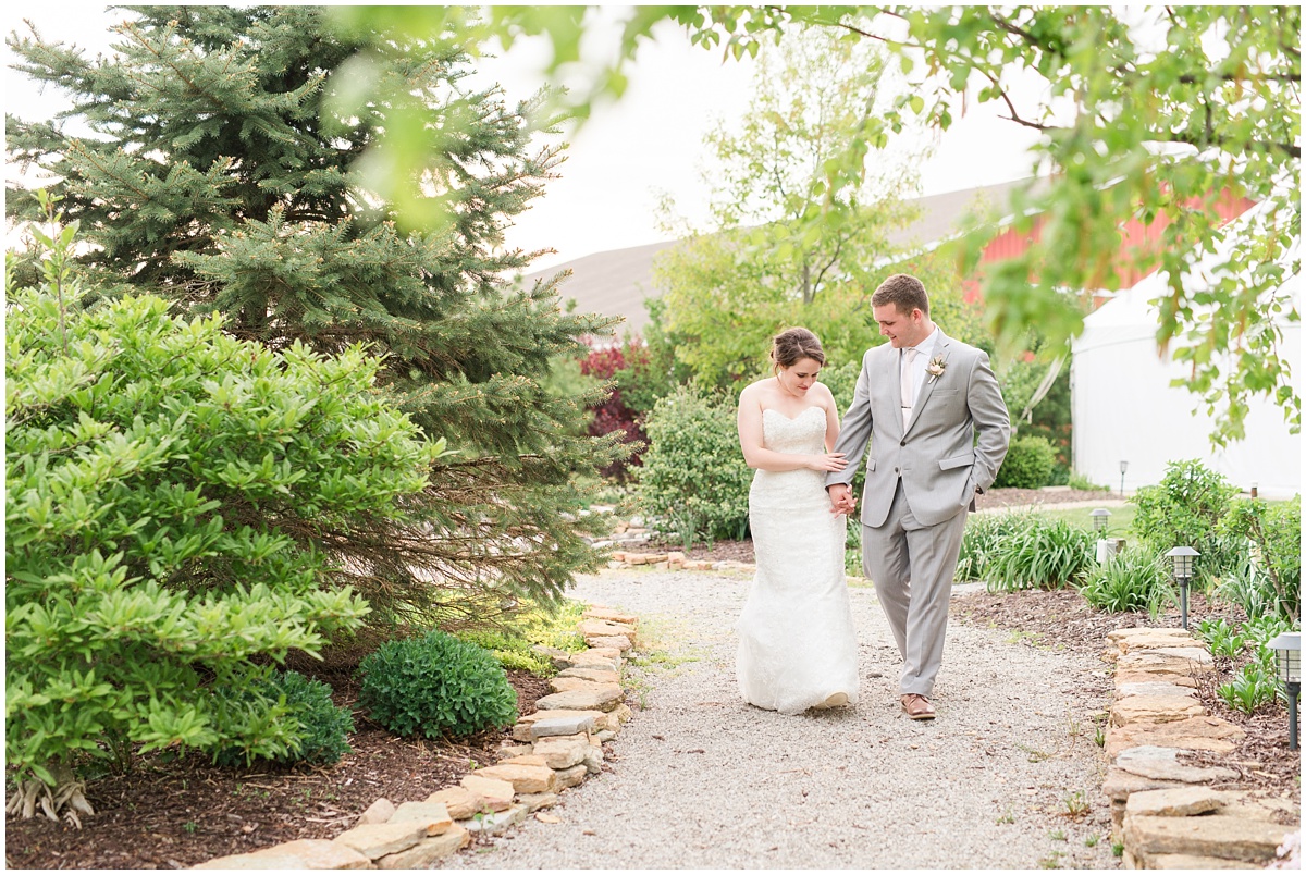Simple Blush Barn Wedding at Crago Farms Columbus Ohio by Rachael Leigh Photography