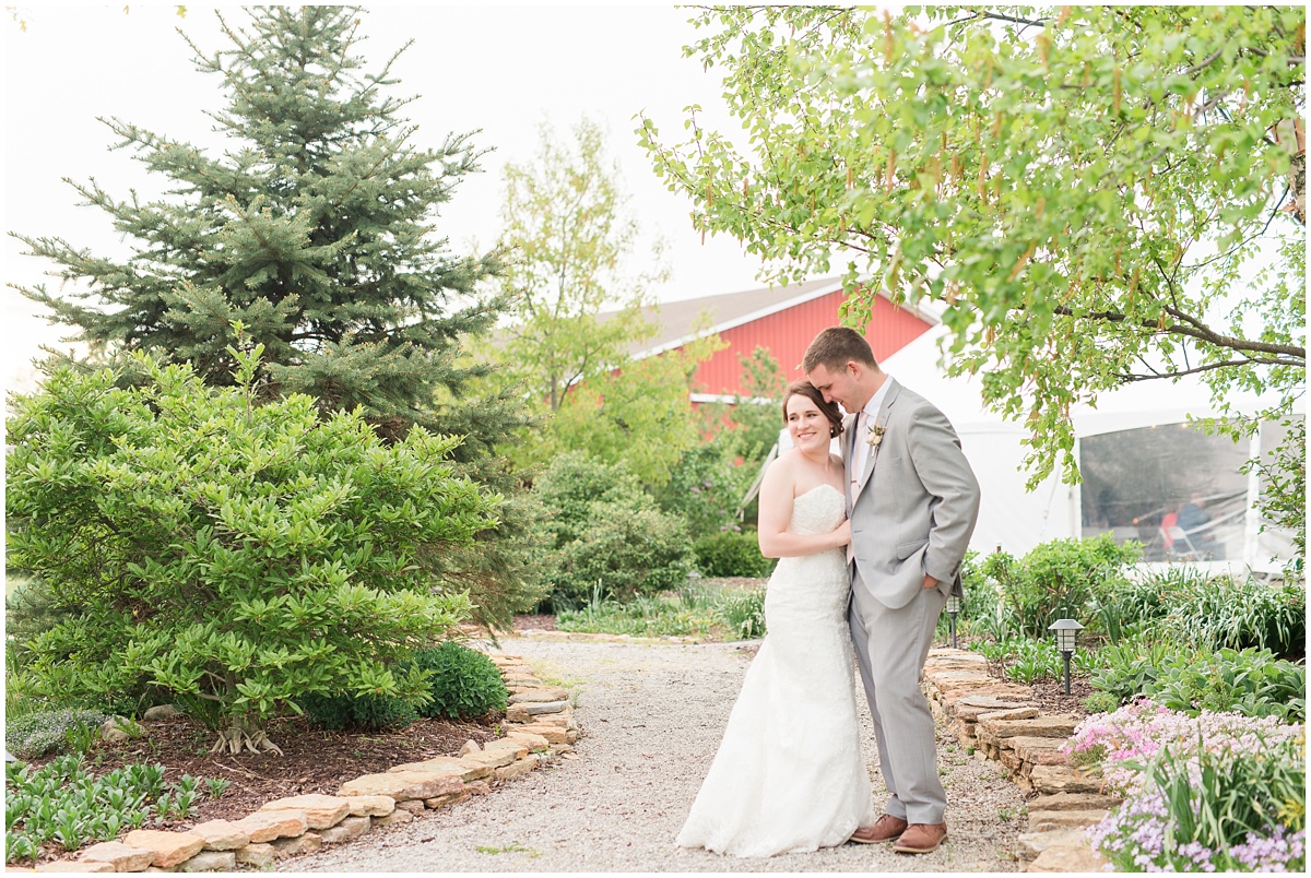 Simple Blush Barn Wedding at Crago Farms Columbus Ohio by Rachael Leigh Photography